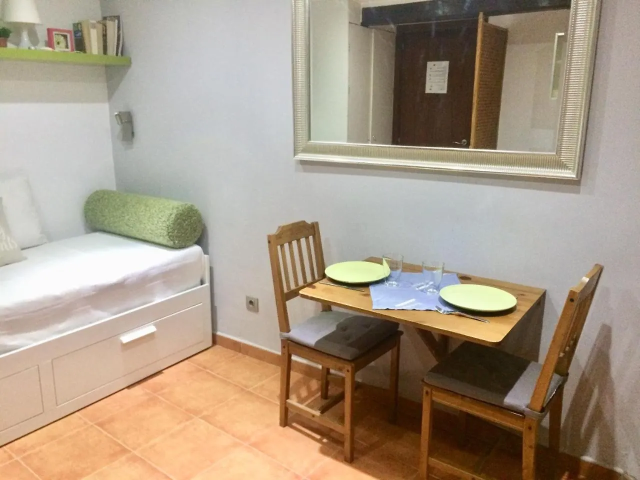 Top Barcelona Low Cost Studios Apartment